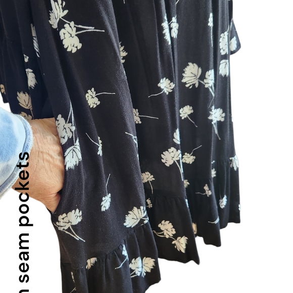 Black & White Flounce Hem Boho Mini Size Large - Picture 4 of 13